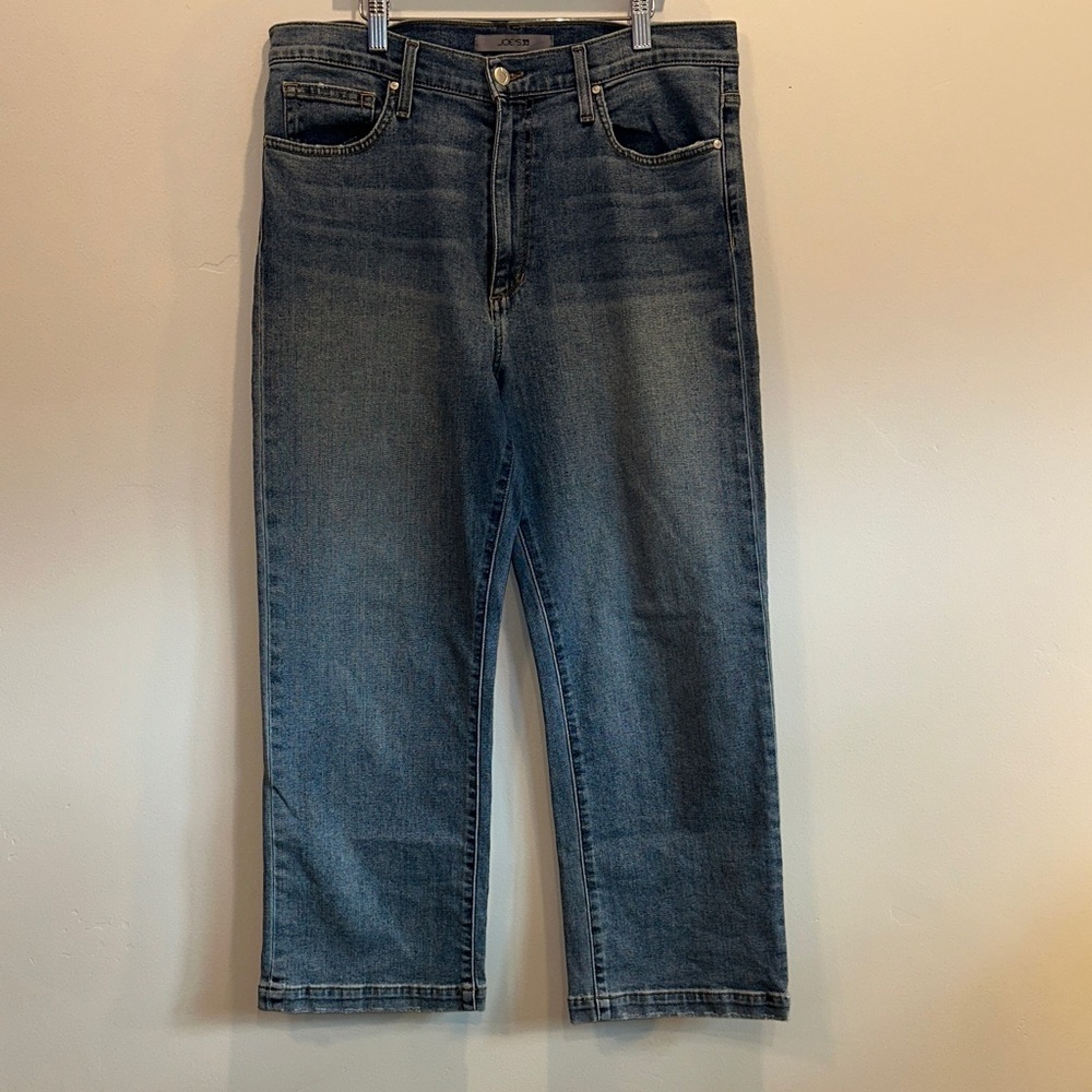 Joe's Jeans Relaxed Fit in Dark Blue. Size 31.